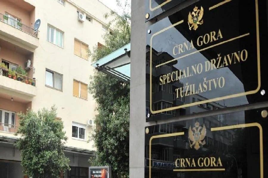 SDT: Blokirana tri stana i šuma na primorju