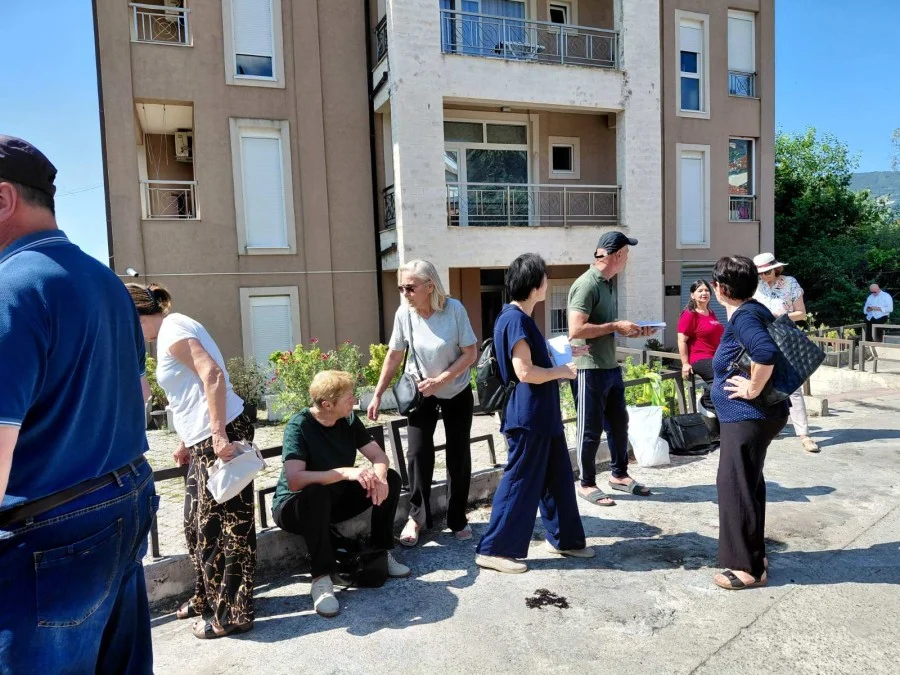 Bivši radnici Vektra Boke protestovali zbog prodaje hotela Igalo