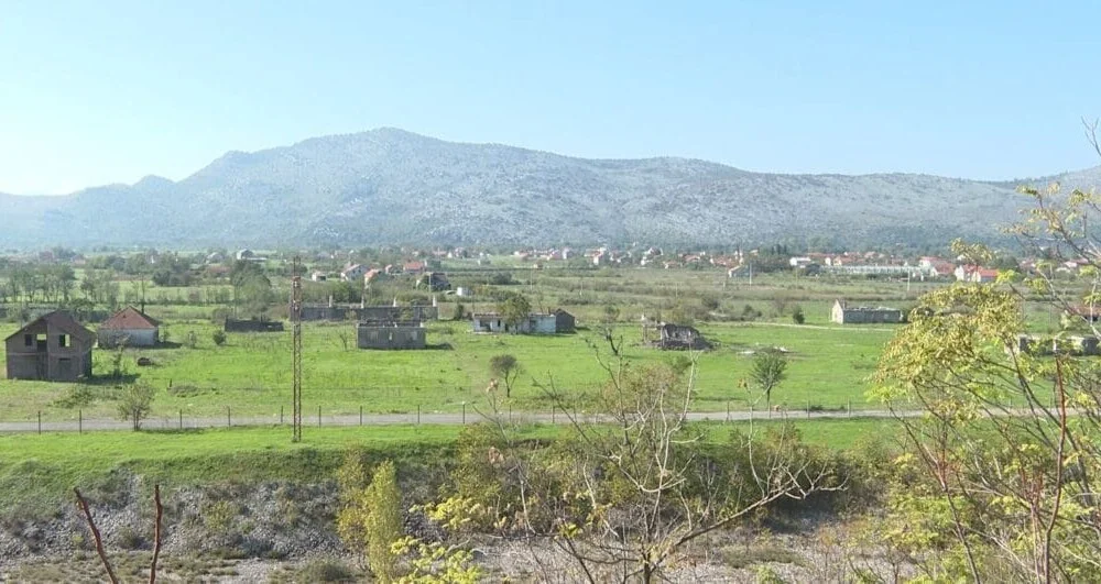 Najavljena ulaganja u Zeti: Sanacija škole, izgradnja bulevara i stadiona u Botunu