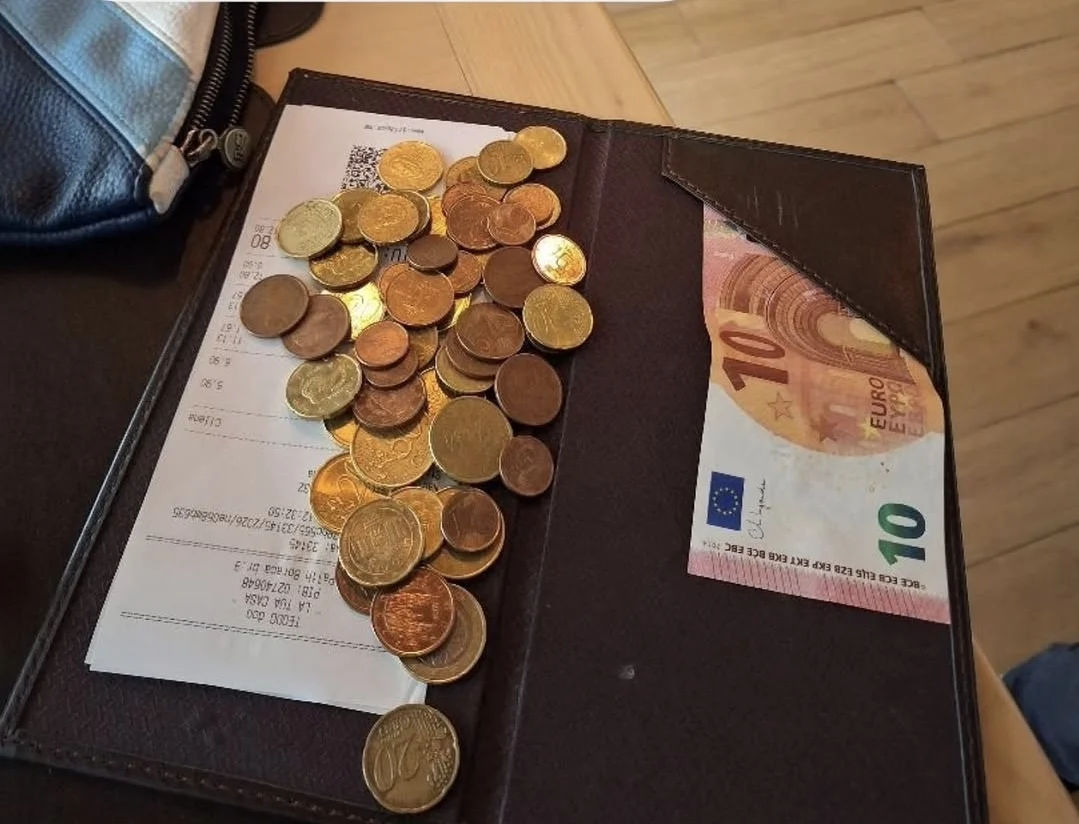 TIVAT I "ELITNI TURISTI": Konobari se žale – računi sve češće plaćeni sitnim apoenima, bez bakšiša