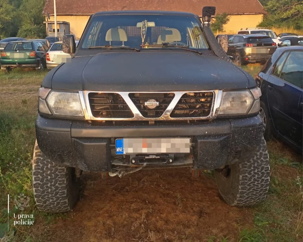 Policija oduzela "Nissan Patrol" od Podgoričanina: Automobil crne boje, a u saobraćajnoj dozvoli piše da je crvene