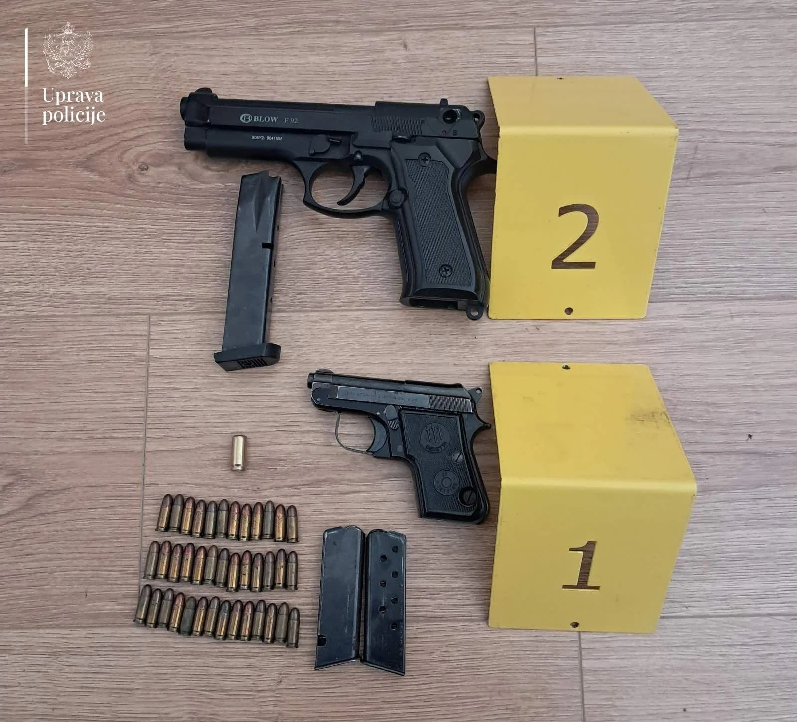 Uhapšen policajac: Naoružan pištoljem i dva noža haos pravio i maltretirao goste u ugostiteljskom objektu. Policija mu kući pronašla arsenal oružja
