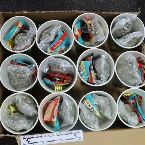 Uhapšena žena: Naručila preko interneta 4,7 kg droge u paketu za hranu. Policija je sačekala u Pošti