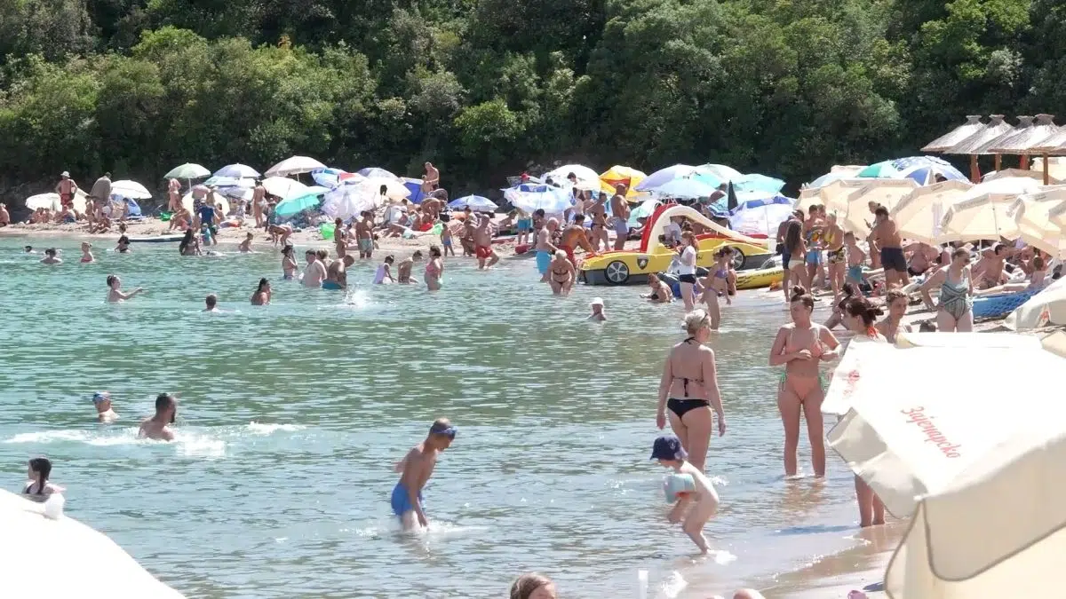 SJAJNA SEZONA -Budva puna, u hotelima i privatnom smještaju bolja posjećenost. Porasla naplata turističke takse