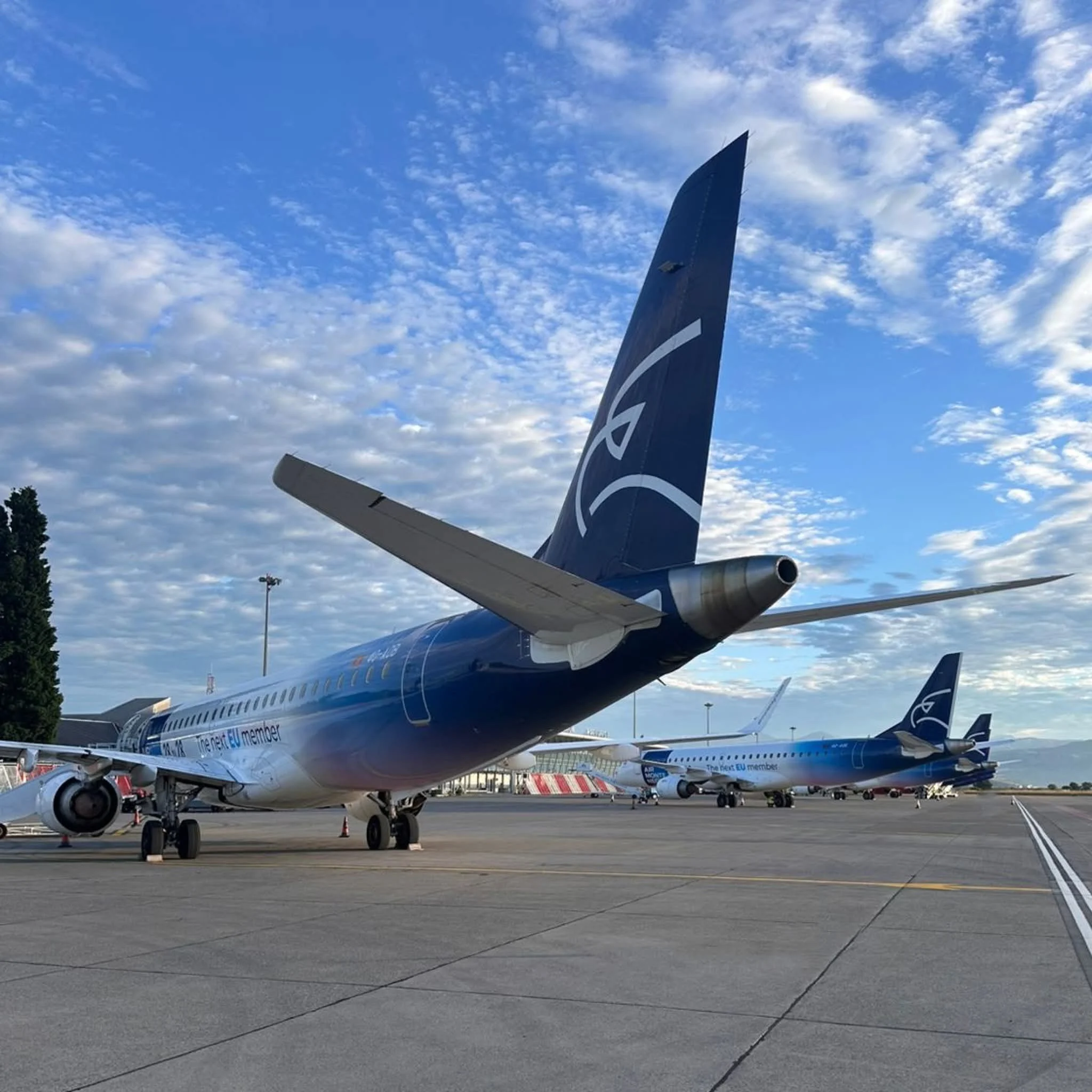 Flota Air Montenegra bogatija za još jedan avion: Sletio Embraer195