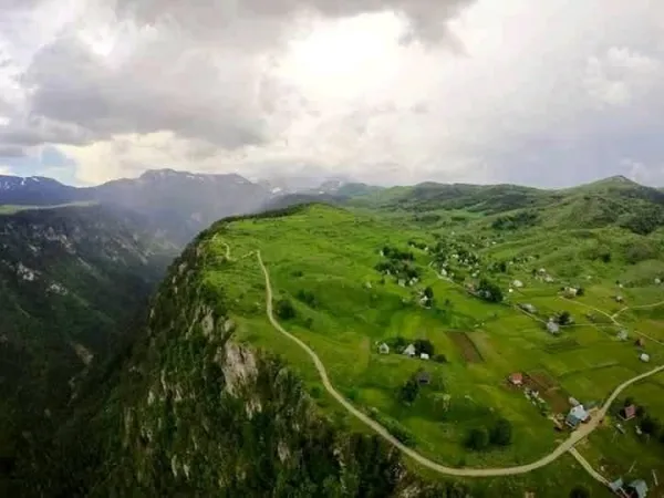 Selo Nedajno skriveni biser Crne Gore: Zimi sedam stanovnika, ljeti na hiljade gostiju