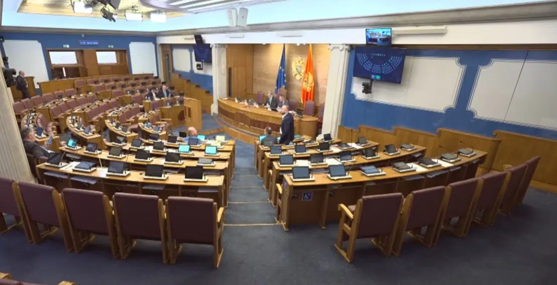 (VIDEO) Verbalni sukob Kneževića i Šaranovića, sjednica nakratko prekinuta