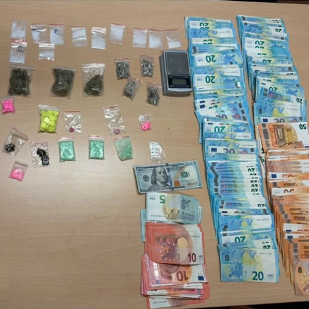Policija uhapsila "poštenog" dilera: Zaplijenjeno 30 paketića sa 37,2 grama kokaina, devet paketića sa 10,52 grama meta...
