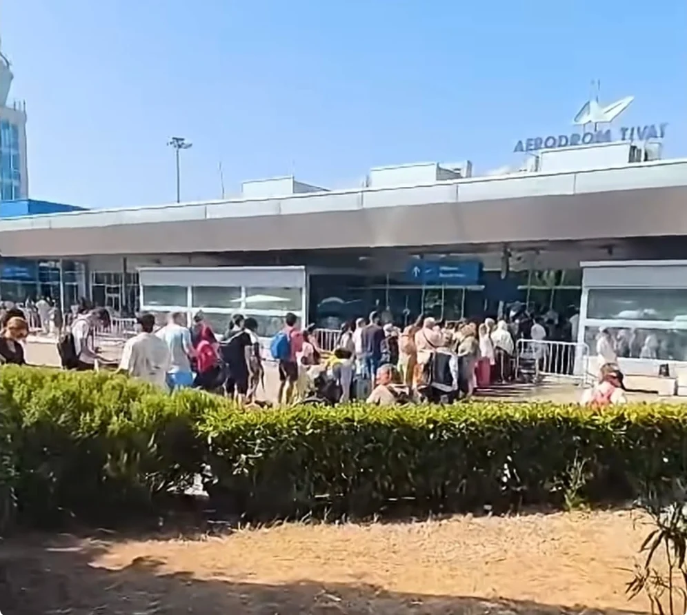 Putnici EasyJet-a tvrde: 24 sata haosa na Aerodromu Tivat, ostavili su nas gladne i žedne