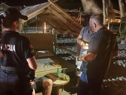 Uhapšena djevojka: Posjedovala kokain u plažnom baru. Policiji bila sumnjiva