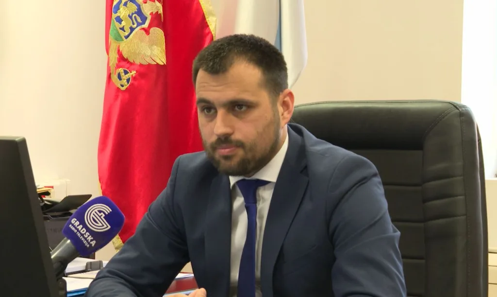 Vešović: Besplatan gradski prevoz za sve učenike i ove godine