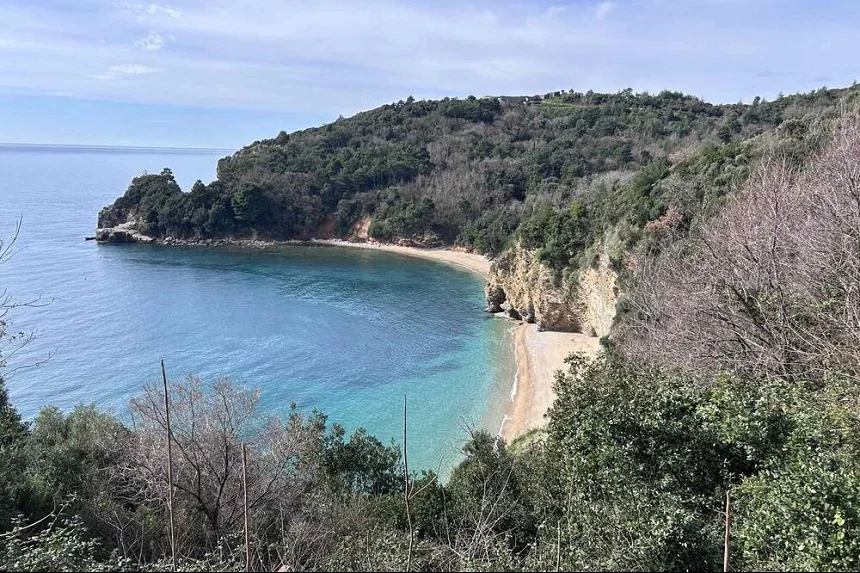 Budva: Utopio se mladić na plaži Mogren II, iako su kupališta bila zatvorena, a staza zaključana