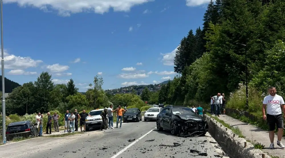 Tri osobe povrijeđene u udesu na putu Rožaje – Berane