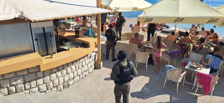 Policija privela devet osoba zbog tuče na Žabljaku, oduzeta tri vozila