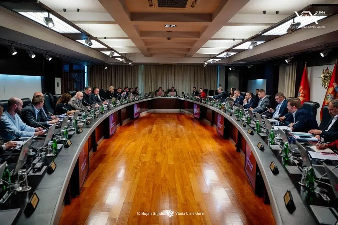 Umjesto najavljenog uvećanja od 14 centi, dizel pojeftinio za 2 centa