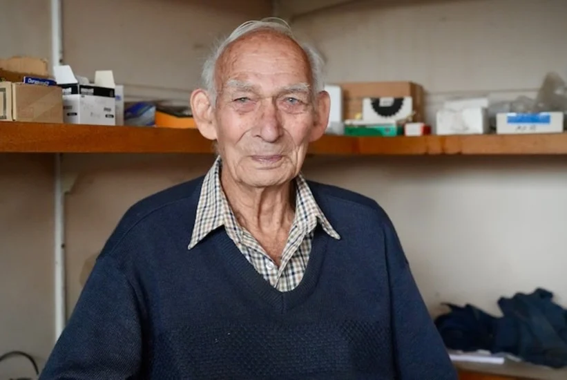 Čudesna priča: Ima 99 godina, a kao mehaničar radi 83 godine