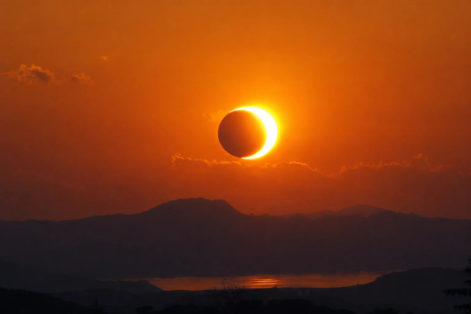 Večeras pomračenje Sunca iznad Crne Gore: U Podgorici počinje u 19:30h, a evo kada iznad ostalih gradova