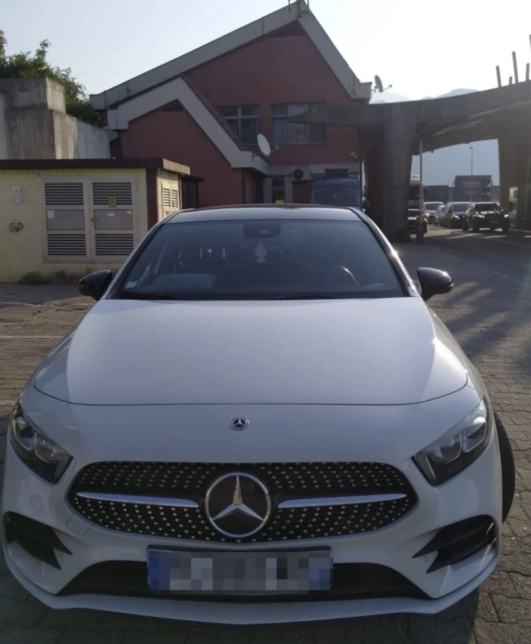 Policija oduzela luksuzni Mercedes. Potražuje ga Interpol