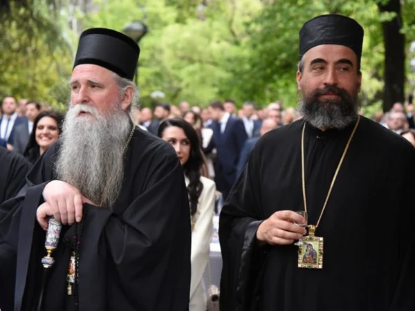 PODJELE U SPC: Joanikije i Metodije u klinču zbog Vučića