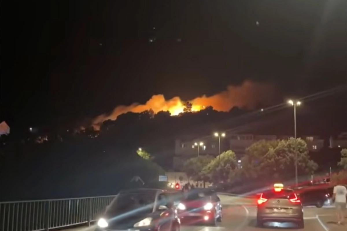 Htio da proslavi povratak šefice iz bolnice pa vatrometom izazvao ogromni požar