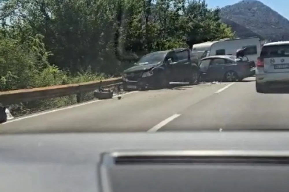 Kilometarske kolone zbog udesa na putu Podgorica – Virpazar, nema povrijeđenih