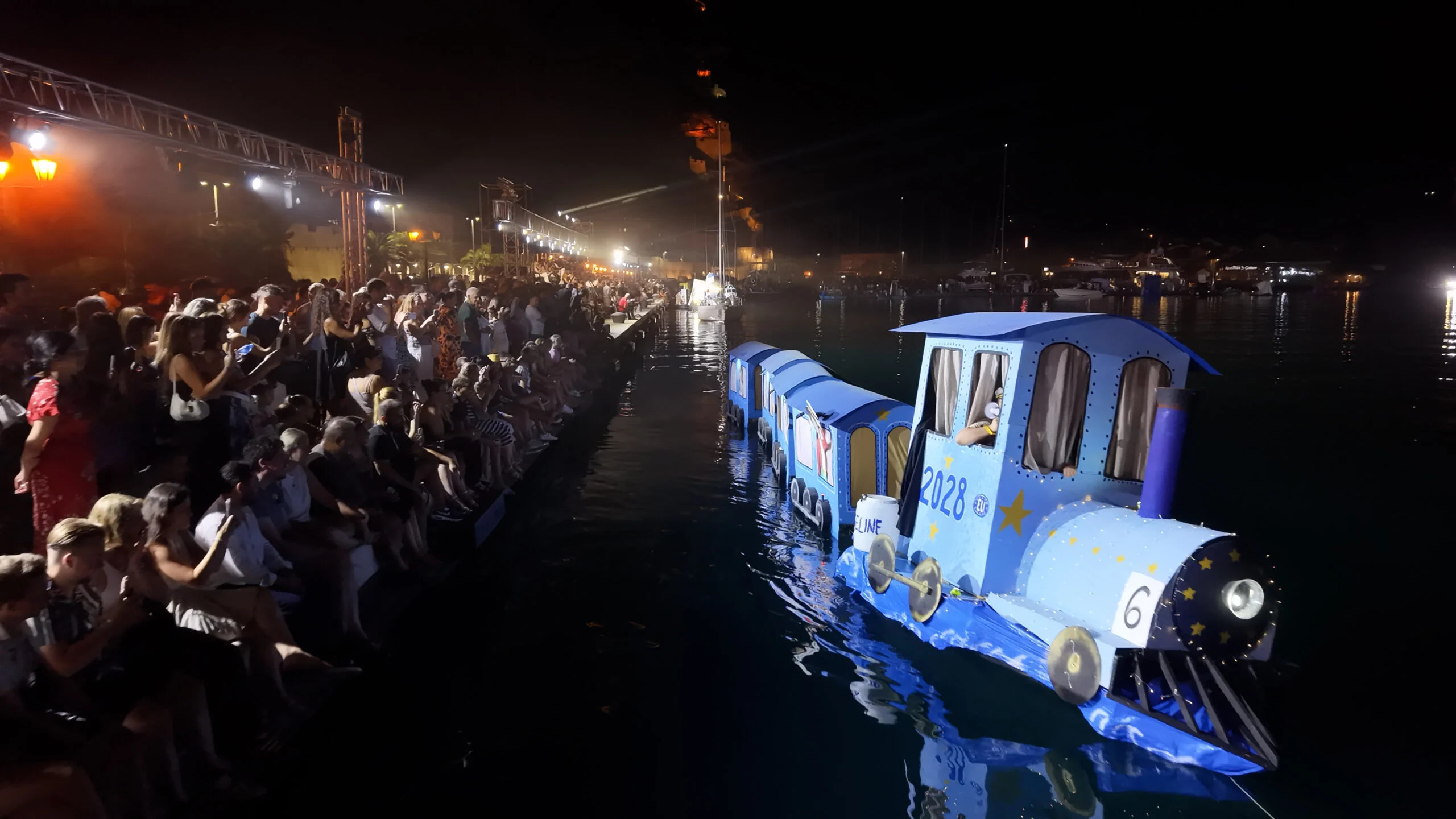Bokeška noć očarala: More zasijalo u ritmu mašte, tradicije i kotorskih meštara (VIDEO)