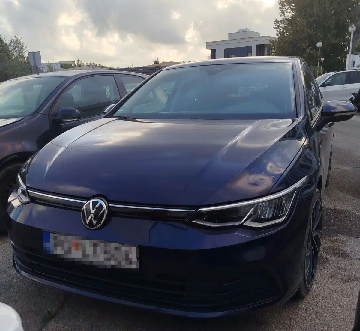 DRAKONSKA KAZNA: Golfom VIII preticao kolonu preko pune linije. Policija mu odmah oduzela vozilo