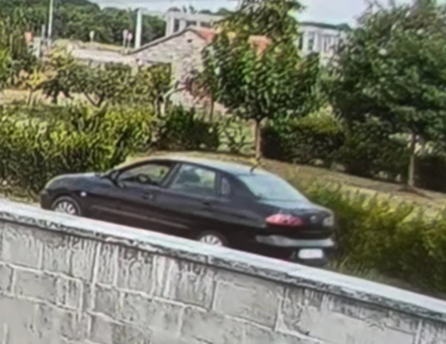 Osumnjičeni za trostruko ubistvo pobjegao autom Seat Cordoba PG AC 472