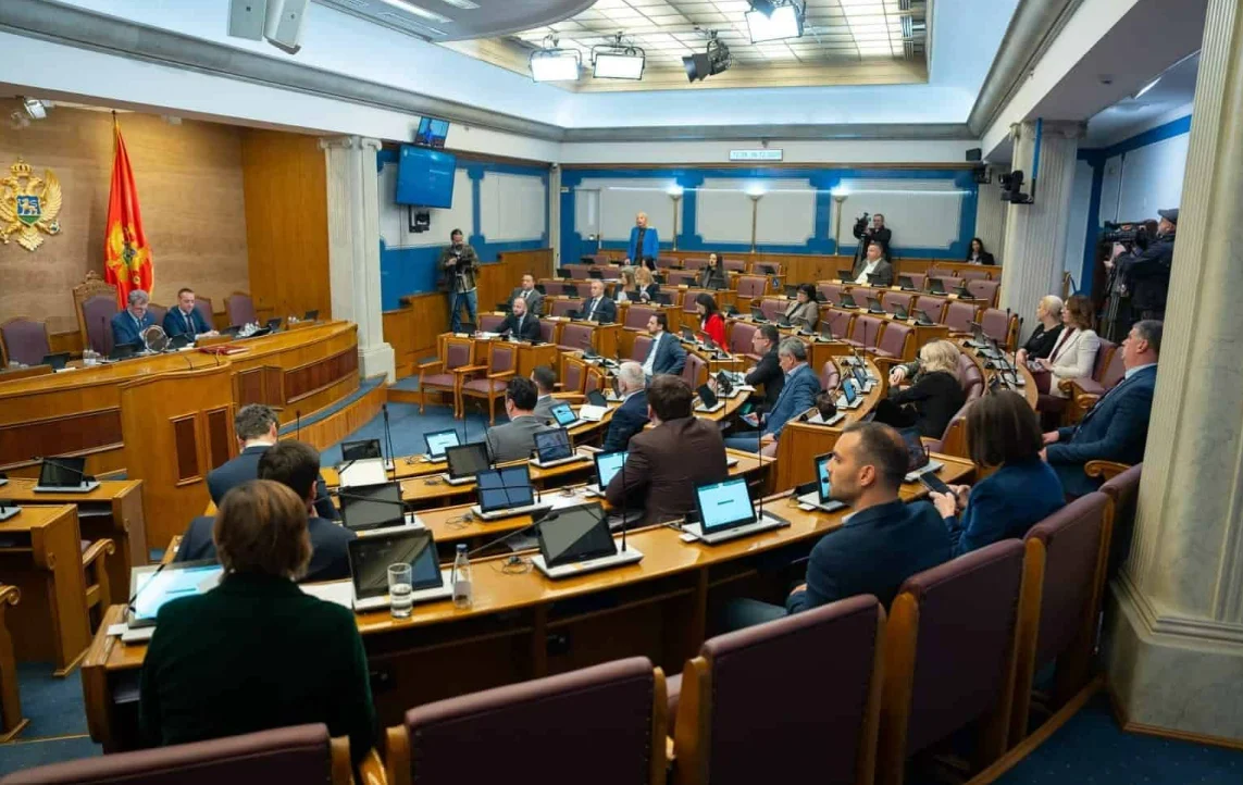 Milion eura za službena putovanja poslanika
