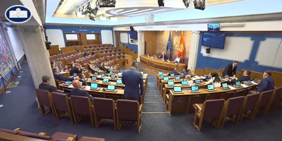 Ustavne amandmane podržaće DPS, ES i GP URA, DNP ostaje protiv