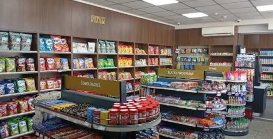 HAOS - Marketima nedjeljom zabrana, pumpe ,,pumpaju“ cijene: Jogurt, mlijeko i suhomesnato na benzinskim stanicama