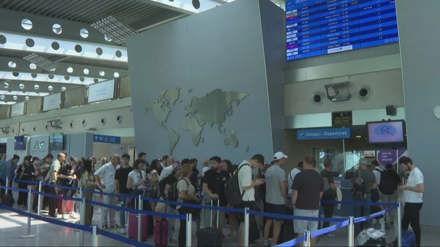 Privremene mjere na aerodromima: Putnici da ne dolaze prerano i sa pratnjom