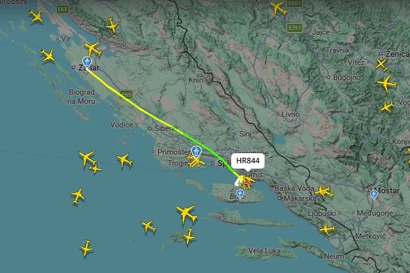 Četiri kanadera koja su krenula gasiti požar kod Omiša među najpraćenijim letovima na FlightRadaru
