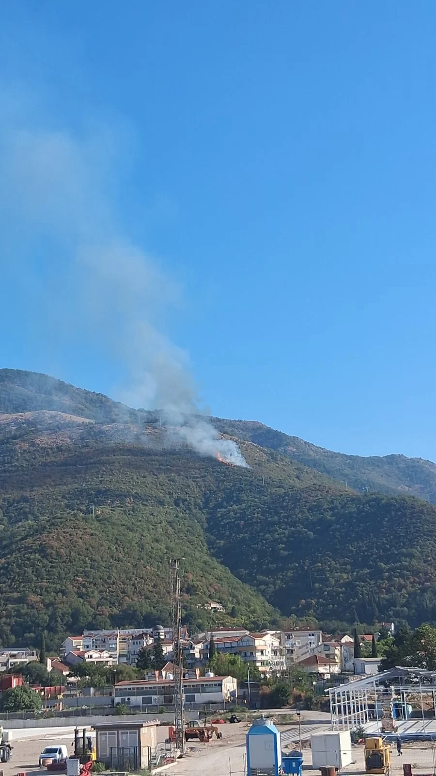 Požar u Bjelskim Kruševicama, na terenu 15 vatrogasaca i Air Tractor
