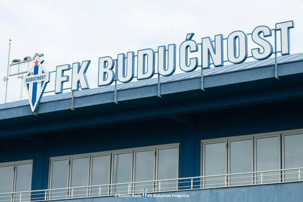 Varvari upali na sjednicu UO Budućnosti, dali podršku klubu i „ogradili se od pojedinaca“, pa se tukli između sebe