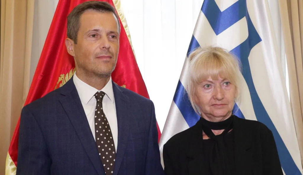 Mujović: Djelo inspektora Šćekića će ostati luča budućim generacijama; Slavica Šćekić: Gradonačelnik prepoznao žrtvu moga brata