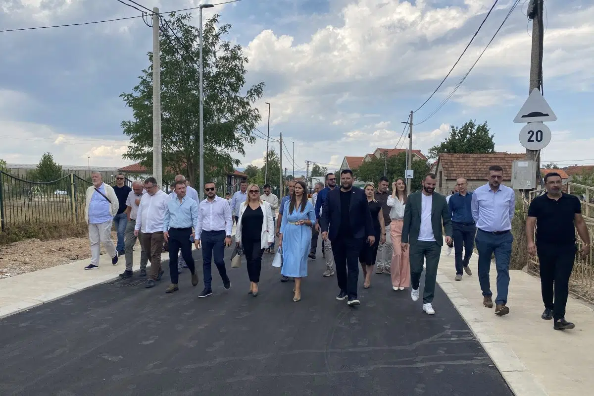 Adžović i Kovačević obišli više mjesnih zajednica u Nikšiću: Dva miliona za infrastrukturne projekte