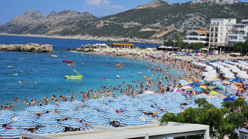 U Baru tri kazne zbog kupaćeg kostima van plaža, kazne do 1.000 eura