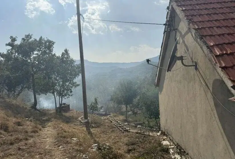 Petnaest dana borbe sa vatrom: Cetinjski vatrogasci čuvaju kuće, stižu i helikopteri