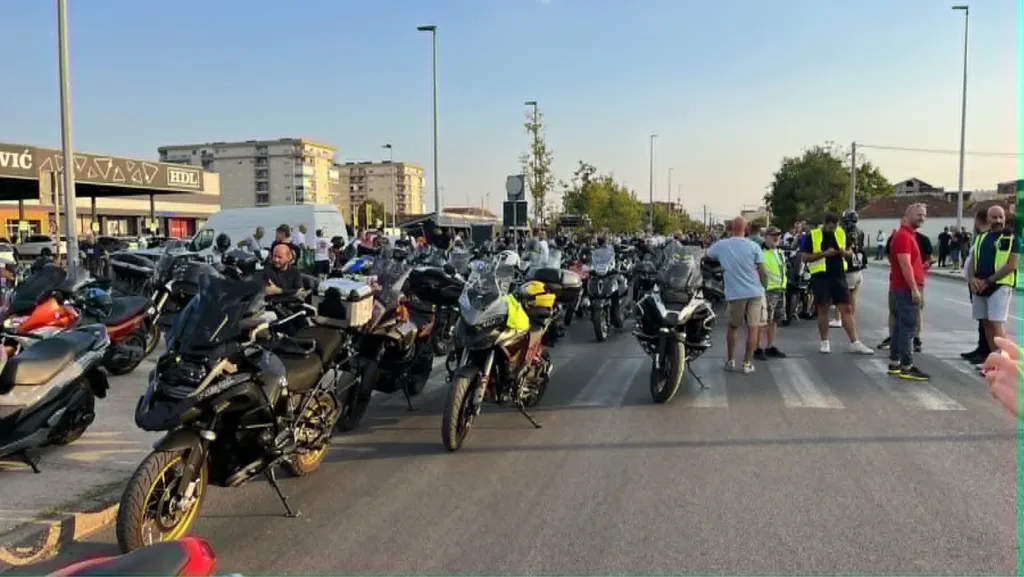 Veliki protest motociklista: Počeli da ih kažnjavaju i za parkiranje na drugim mjestima, neće da se parkiraju sa automobilima, vjeruju u kompromis