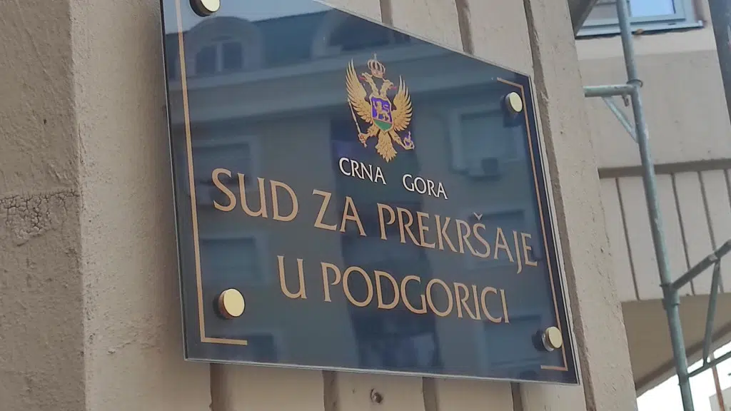 Sud kaznio Podgoričanina 900 eura zbog riječi upućenih policajcu: "Neću da dam dokumenta, ovo neće ovako proći danas"