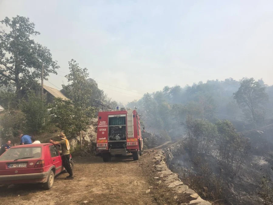 Požar u Katunskoj nahiji: Ugroženo šest kuća