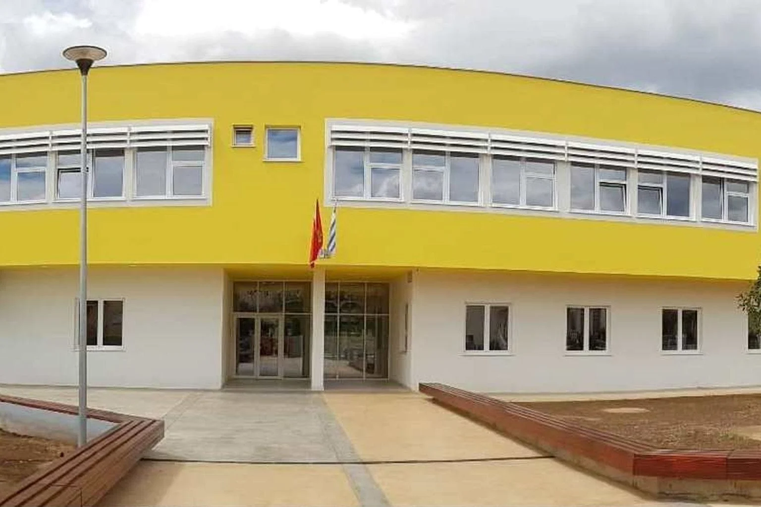 Djevojčica neprimjetno izašla iz vrtića u Podgorici, zaposlene suspendovane: Majka je zatekla u društvu nepoznate žene
