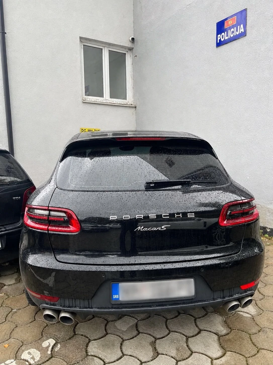AKCIJA POLICIJE: Od Rožajca oduzet skupocjeni „Porsche Macan“ i pištolj M70 u ilegalnom posjedu