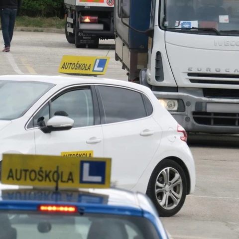 Uhapšena instruktorka vožnje: Lažirala časove muškarcu koji se nalazio u inostranstvu