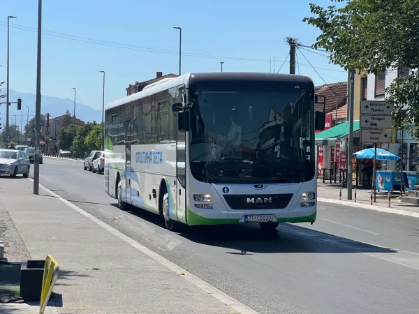 Za pjevanje i viku u autobusu kazna 50 eura. Ista kazna ako uvede kućnog ljubimca