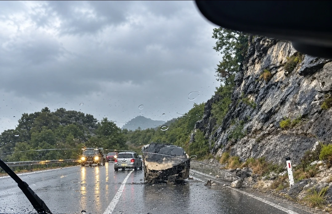 OPREZ: Veliki odron na putu Podgorica - Cetinje