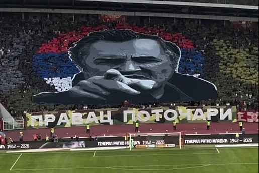 Delije i Grobari ujedinjeni u veličanju Ratka Mladića, dignut transparent "Pravac Potočari"