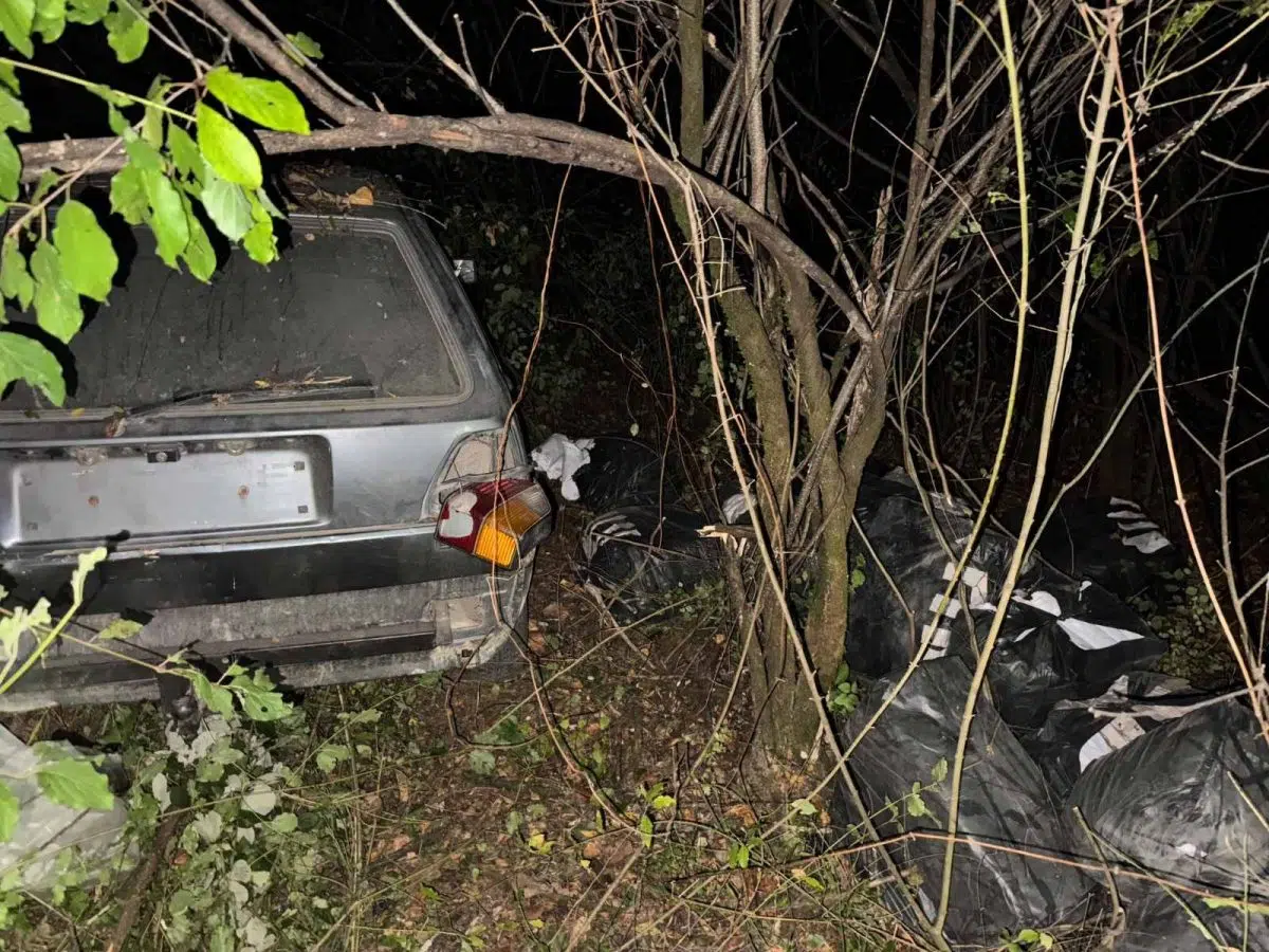 Akcija policije na Skadarskom jezeru: Zaplijenili 185 kg duvana, krijumčari ostavili Citroen C3 i Golf II pa pobjegli