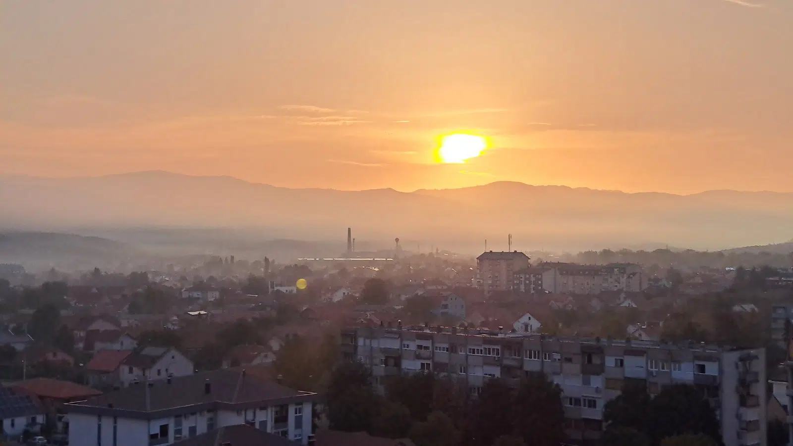 Kiša uticala na smanjenje aerozagađenja: U Nikšiću i Pljevljima veoma dobar kvalitet vazduha